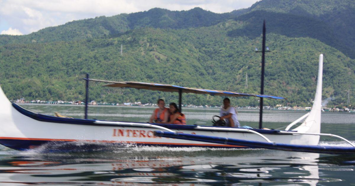boat-tour-lake-taal-1